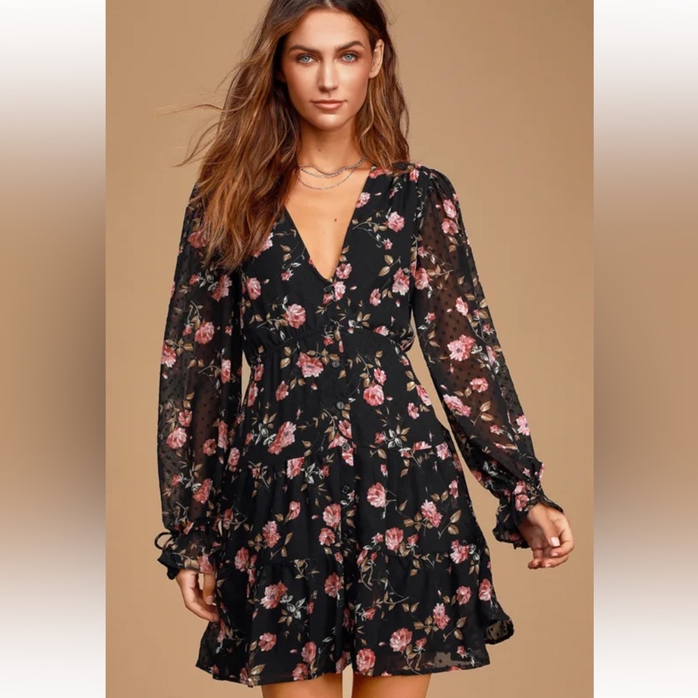 Lulu’s babydoll dress— Fleur-ty Girl Black Floral Print Long Sleeve, size M NWT
